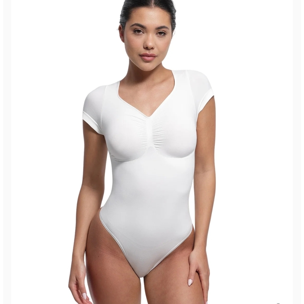 HeyShape Off White/ Cream Short Sleeve Thong Bodysuit. Brand New With Tags. XS/S
